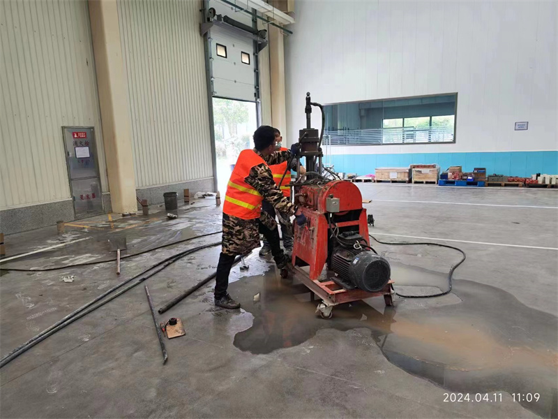 灵山厂房地面下沉塌陷注浆加固施工